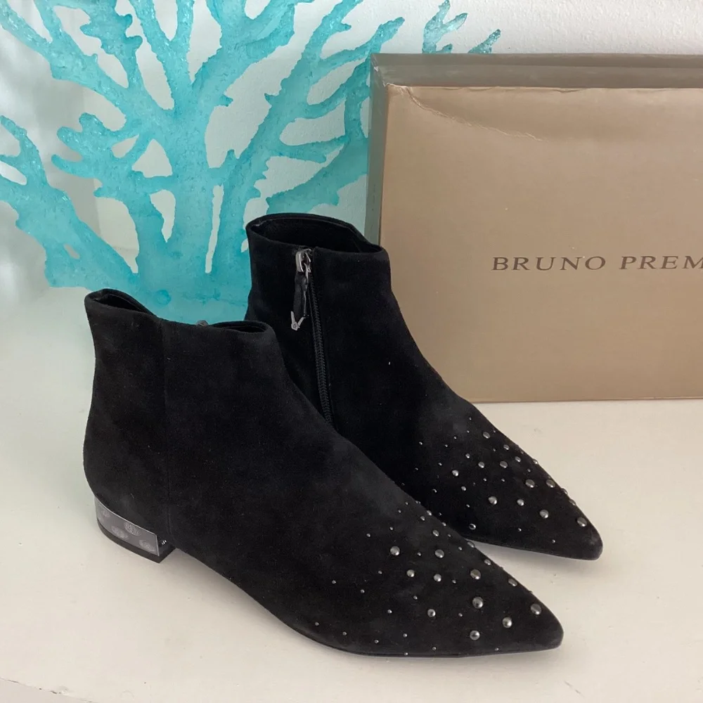 NIB Bruno Premi Gorgeous Suede Leather Ankle booties Studded size 38/fit 37.5